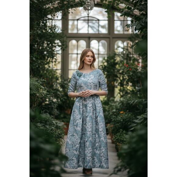Theia Short Sleeve Metallic Jacquard A Line Gown Size 14 Silver Blue Beaded Flor - Picture 1 of 8